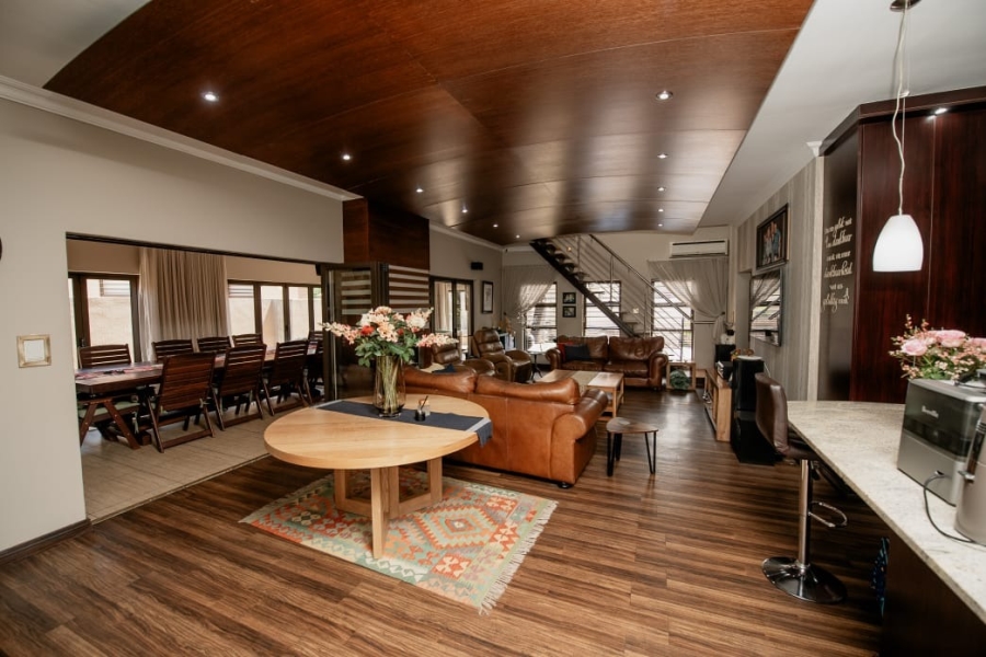 5 Bedroom Property for Sale in Baillie Park North West